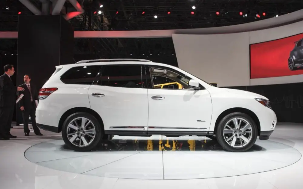 White 2020 Nissan Pathfinder Colors