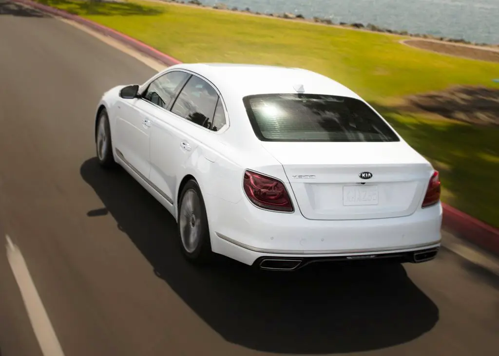 2021 Kia K900 White Color