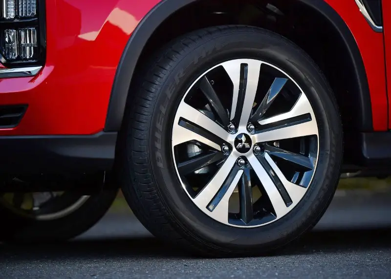 2021 Mitsubishi Outlander Wheel Size and New Deisgn with two tone color