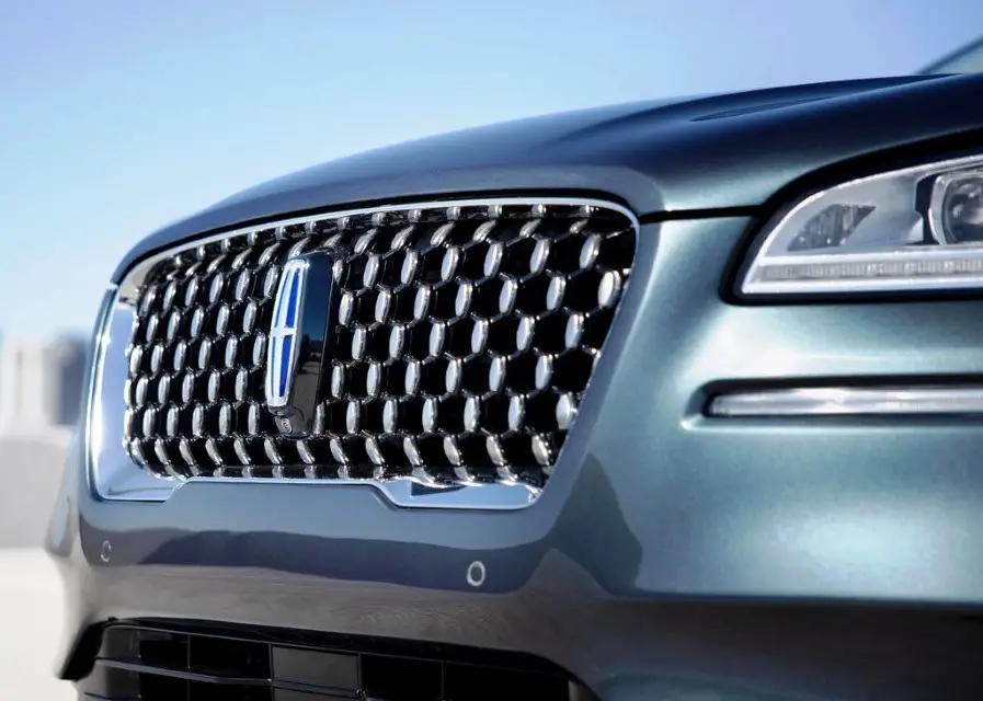 2021 Lincoln Corsair Grand Touring Front Angle Headlight and Grille